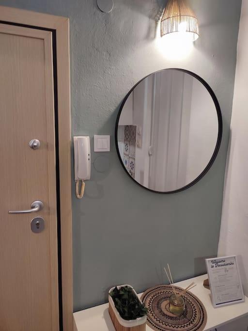 Ferienwohnung Modern Urban Host With Private Courtyard Thessaloniki Exterior foto