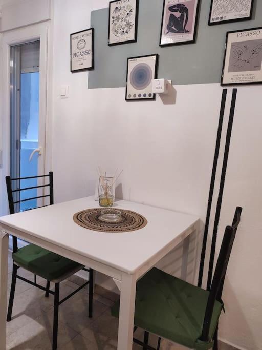 Ferienwohnung Modern Urban Host With Private Courtyard Thessaloniki Exterior foto