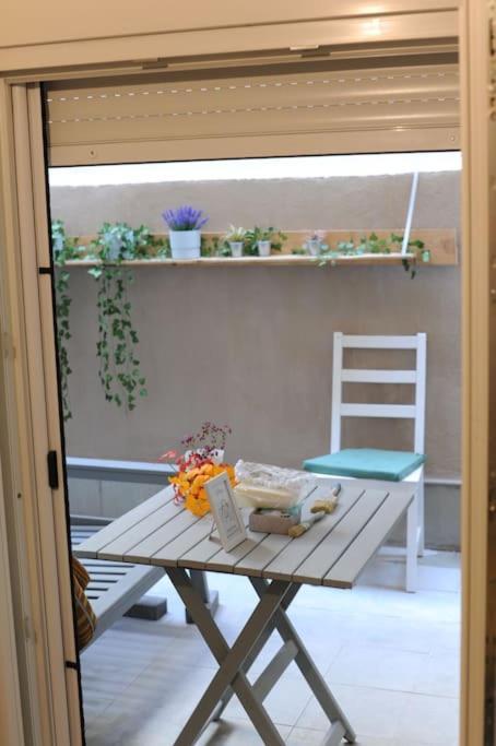 Ferienwohnung Modern Urban Host With Private Courtyard Thessaloniki Exterior foto