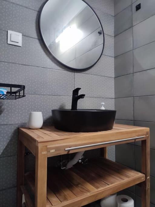 Ferienwohnung Modern Urban Host With Private Courtyard Thessaloniki Exterior foto