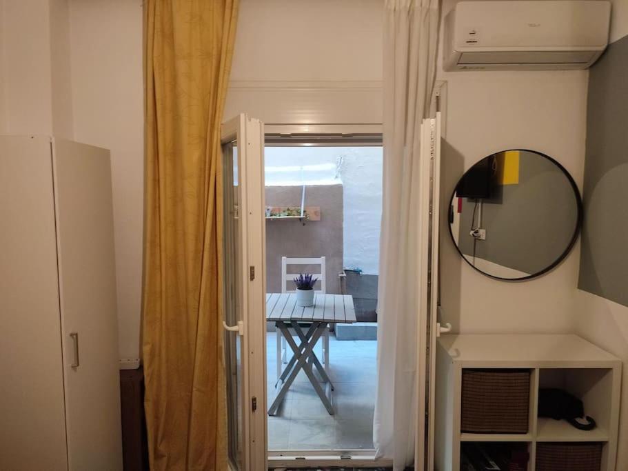 Ferienwohnung Modern Urban Host With Private Courtyard Thessaloniki Exterior foto