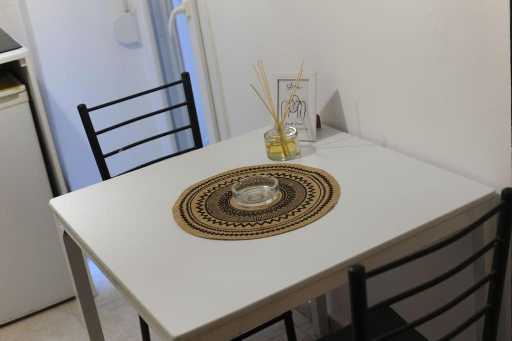 Ferienwohnung Modern Urban Host With Private Courtyard Thessaloniki Exterior foto