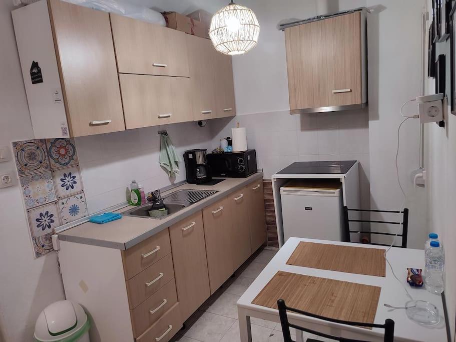 Ferienwohnung Modern Urban Host With Private Courtyard Thessaloniki Exterior foto