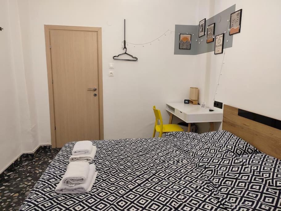 Ferienwohnung Modern Urban Host With Private Courtyard Thessaloniki Exterior foto