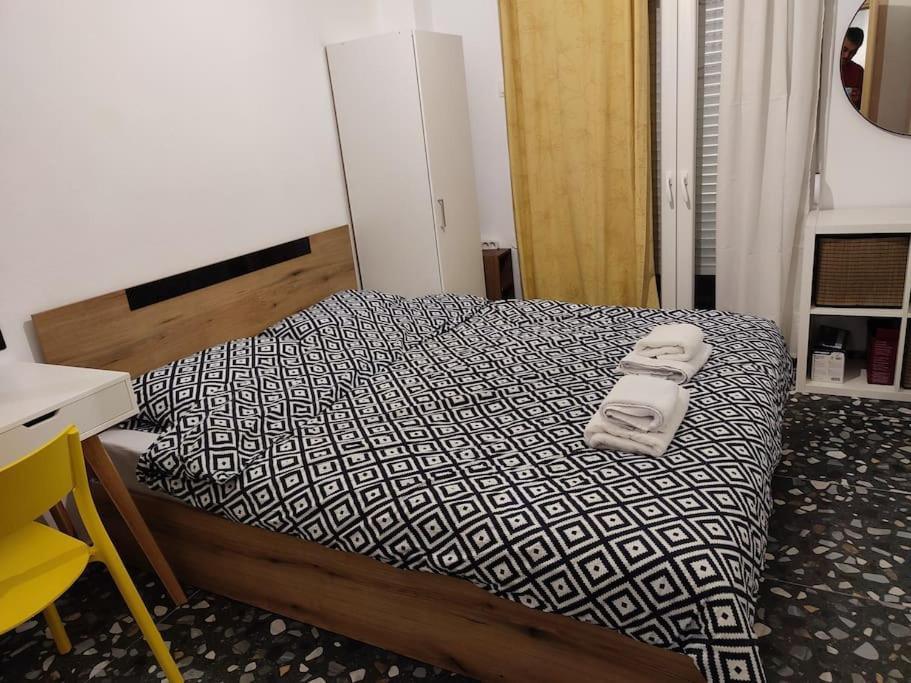 Ferienwohnung Modern Urban Host With Private Courtyard Thessaloniki Exterior foto