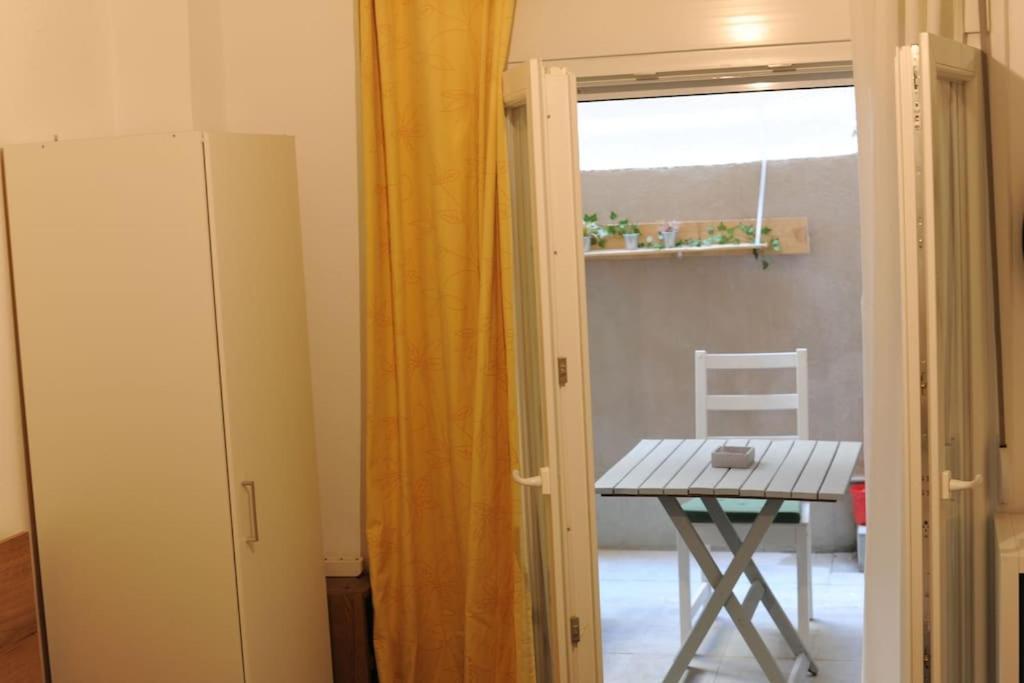 Ferienwohnung Modern Urban Host With Private Courtyard Thessaloniki Exterior foto