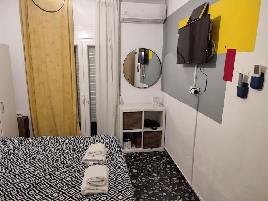 Ferienwohnung Modern Urban Host With Private Courtyard Thessaloniki Exterior foto