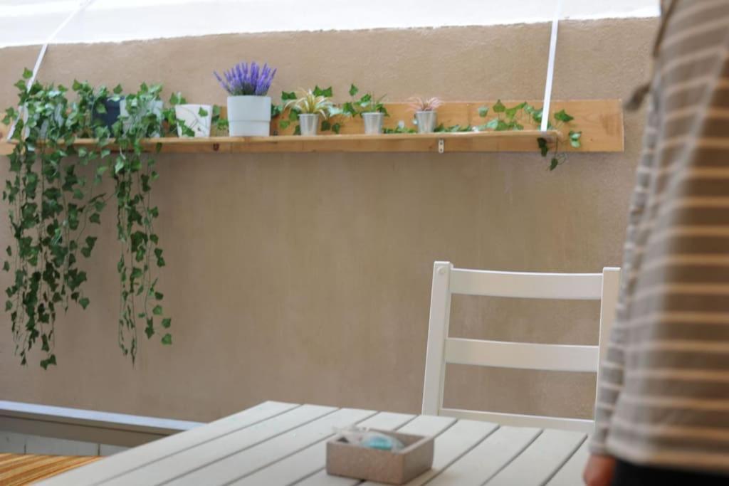 Ferienwohnung Modern Urban Host With Private Courtyard Thessaloniki Exterior foto