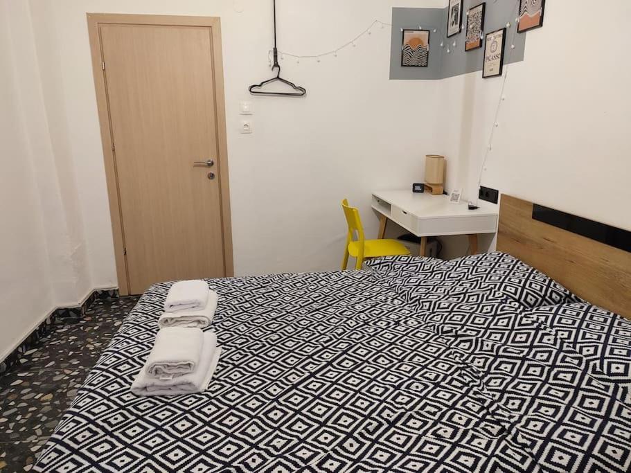 Ferienwohnung Modern Urban Host With Private Courtyard Thessaloniki Exterior foto