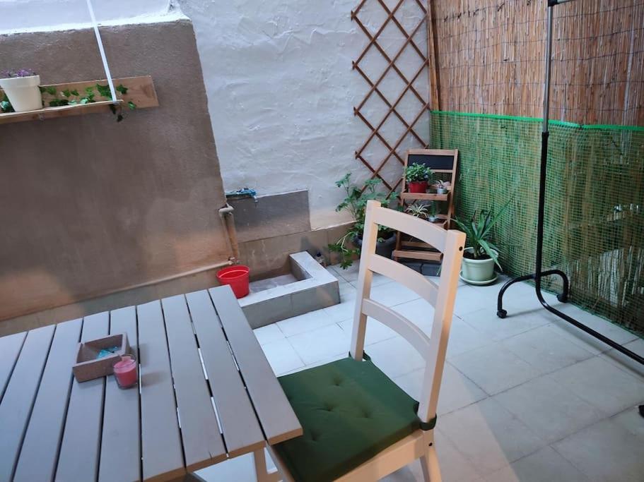 Ferienwohnung Modern Urban Host With Private Courtyard Thessaloniki Exterior foto