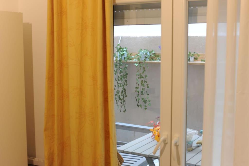 Ferienwohnung Modern Urban Host With Private Courtyard Thessaloniki Exterior foto