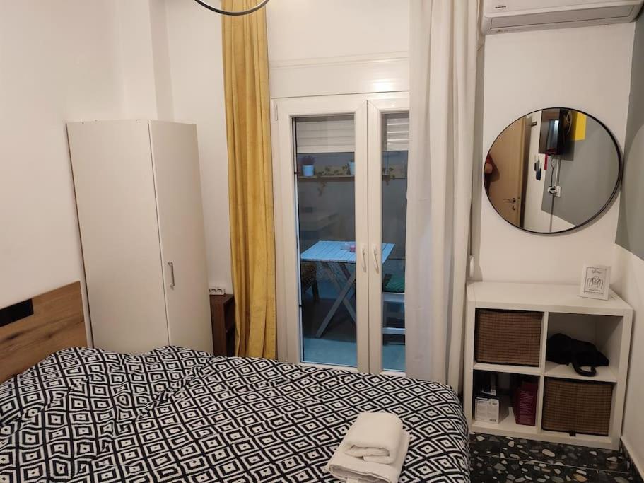 Ferienwohnung Modern Urban Host With Private Courtyard Thessaloniki Exterior foto